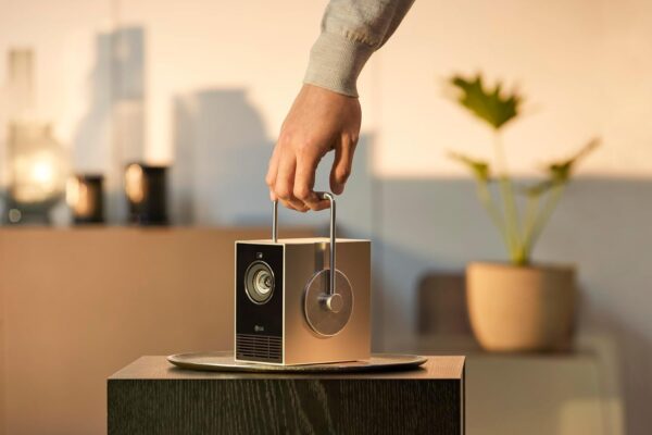 LG CineBeam Q 4K UHD Smart Portable Laser Projector HU710PB - Image 10